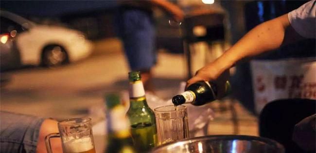 啤酒和白酒一起喝可以吗