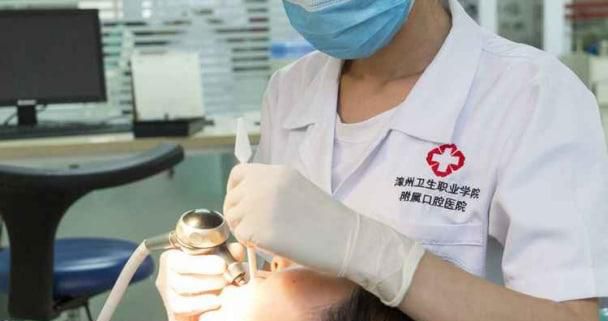先洗牙还是先补牙