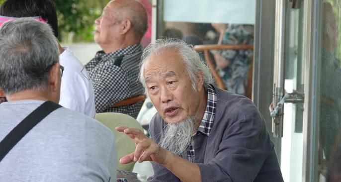 老年人的性格是不是跟小孩一样