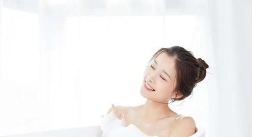 刚洗完澡可以喂奶吗