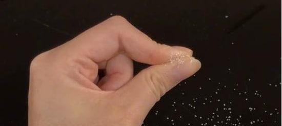 502胶水把手粘住了巧解决