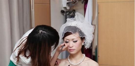 如何缓解婚礼当天感到的紧张