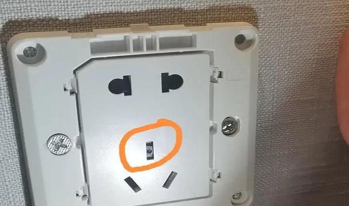 外住宾馆一招鉴别有无针孔摄像头