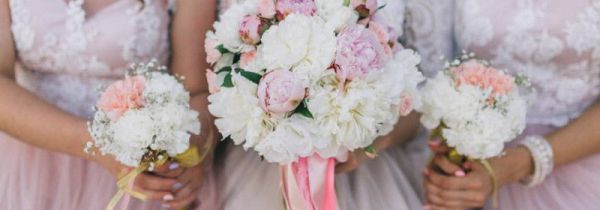 结婚手捧花能给单身女性吗