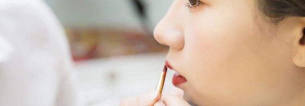 结婚当天可以自己给自己化妆吗