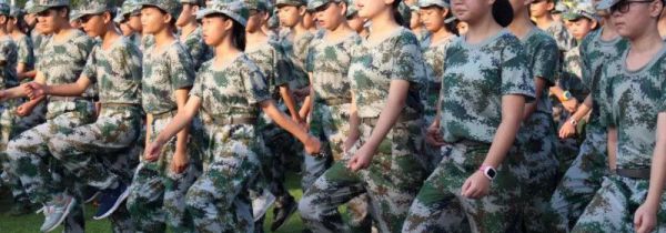 原地踏步走标准动作