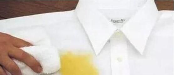 咖啡撒到白色衣服怎么洗好呢？