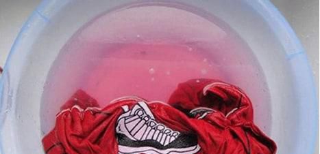 第一次洗衣服怎么防褪色