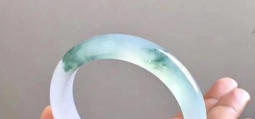 佩戴翡翠手镯有什么禁忌