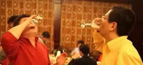 陪客人喝酒如何聊天