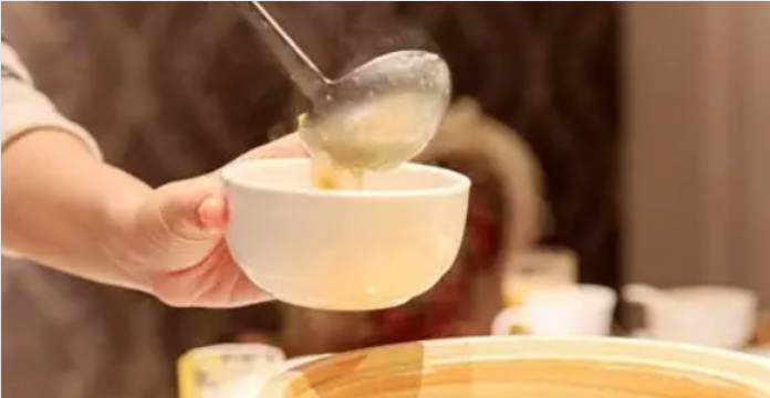 喝汤的正确方法是什么？