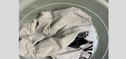白衣服被染色该怎么修复