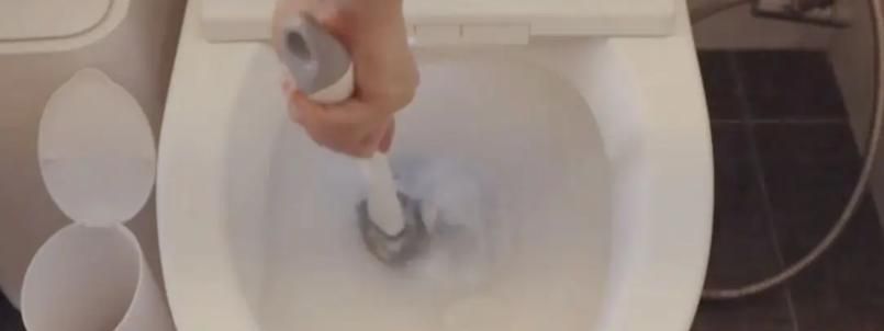马桶里面的水锈怎么清除