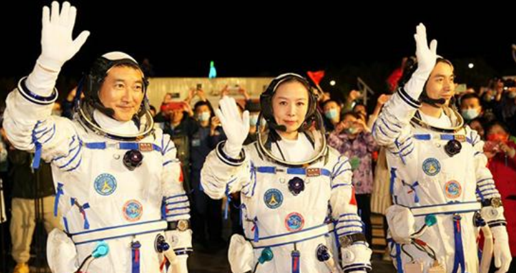 王亚平在太空怎么洗澡