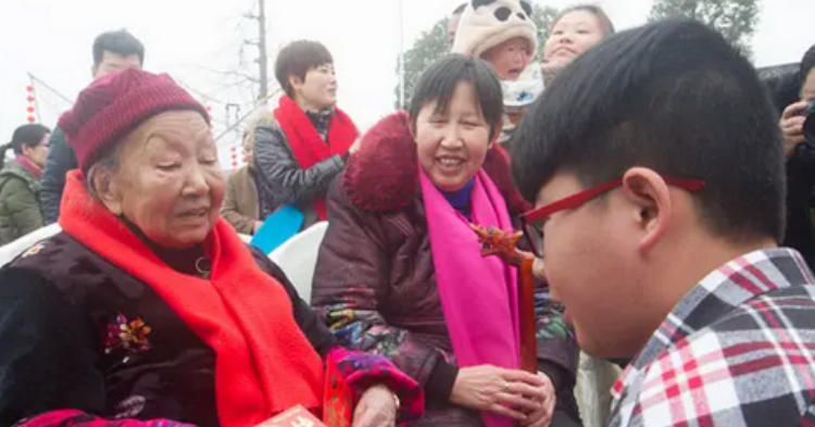 过年给老人钱怎么称谓