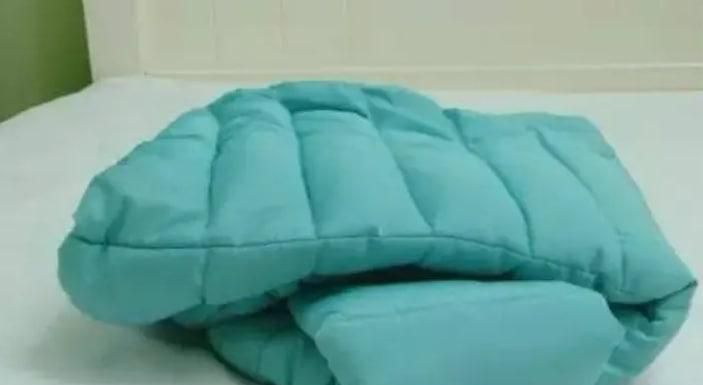 羽绒服臭味怎么去除