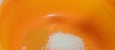 衣服上干掉的油渍用什么方法可以去除？