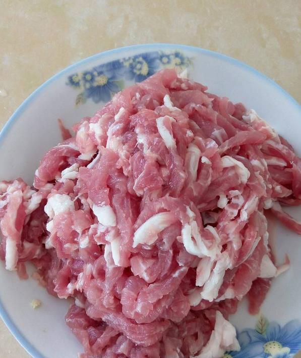 榨菜肉丝为何吸引众人？