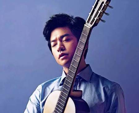 《贝加尔湖畔》是谁的歌曲？