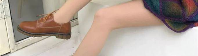 肉色打底袜搭什么颜色鞋子？