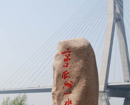 京口瓜洲一水间的京口是哪里？