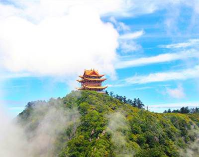 峨眉山的最高峰是哪？