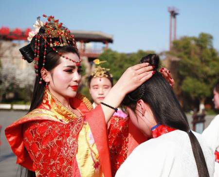 古代女子的成年礼叫做什么？
