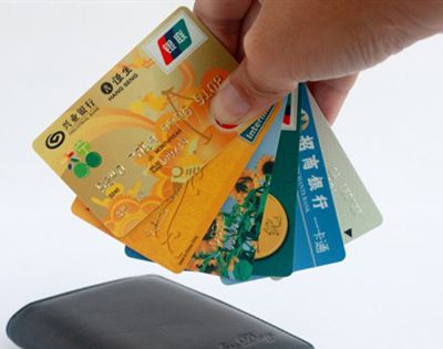未满十八周岁能不能办信用卡？