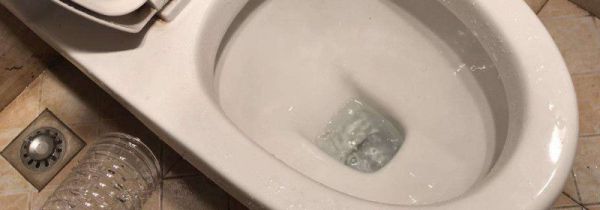 马桶堵住了怎么办