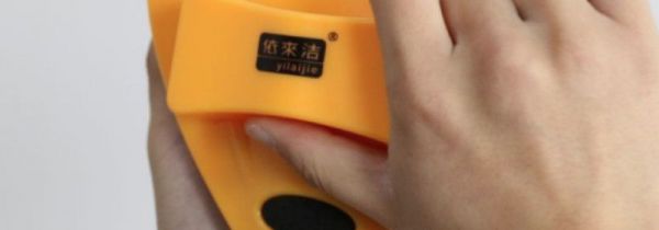 玻璃擦吸住了怎么打开