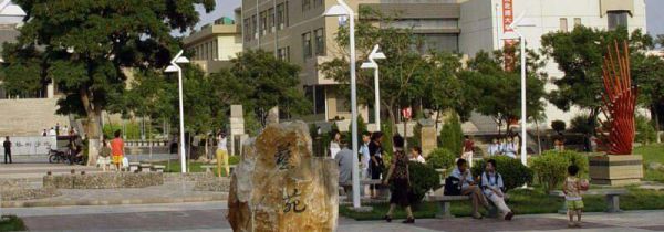 上大学需要出生证明吗