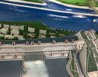 白鹤滩水电站和三峡水电站哪个大？