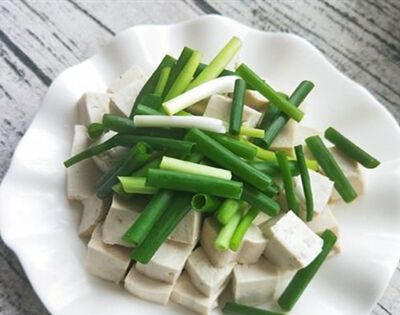 小葱拌豆腐的歇后语是什么？