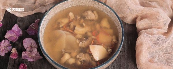 夏天老母鸡煲汤放什么食材 老母鸡煲汤放什么食材