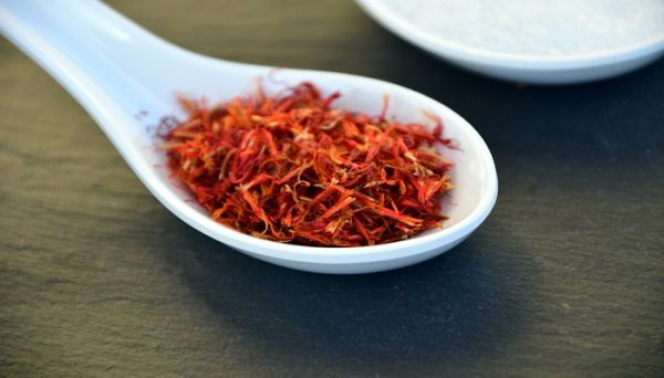 泡藏红花的水温是多少 泡藏红花需要多少度的水