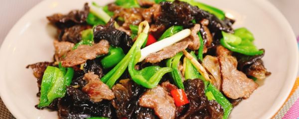 炒木耳为什么会炸锅