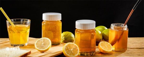 蜂蜜放冰箱里变成白色固体怎么办 蜂蜜放冰箱里变成白色固体的原因