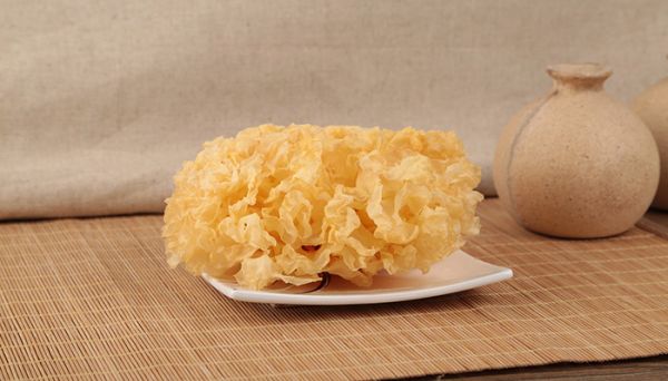 银耳放久了很黄能吃吗 银耳发黄可以吃吗