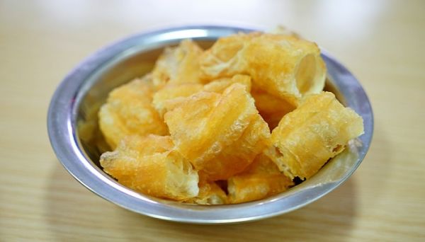 炸油条面硬了怎么处理 炸油条面太硬的处理方法