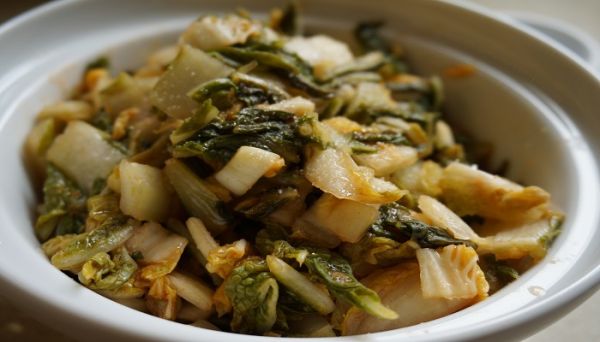 腌酸菜不酸加什么能酸 腌酸菜不酸是什么原因