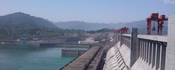 三峡大坝是哪一年建成 三峡大坝建于哪一年