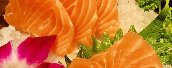 为什么三文鱼可以生吃 三文鱼生吃的正确吃法