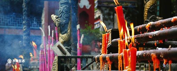 烧香为什么要烧三根呢 为什么烧香要烧三根