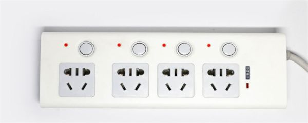 公牛插板怎么拆开 公牛插板如何拆开