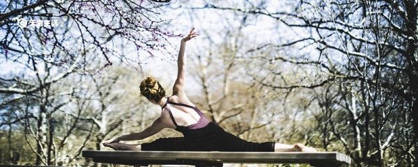 怎么练劈叉 练劈叉的技巧