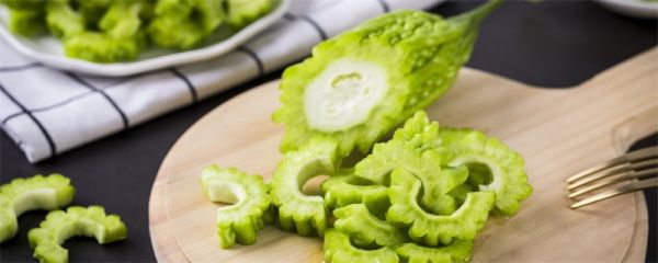 苦瓜里面是什么颜色的 苦瓜里面是什么样的