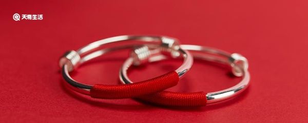 为什么银勺子会变黑 银勺子变黑的原因