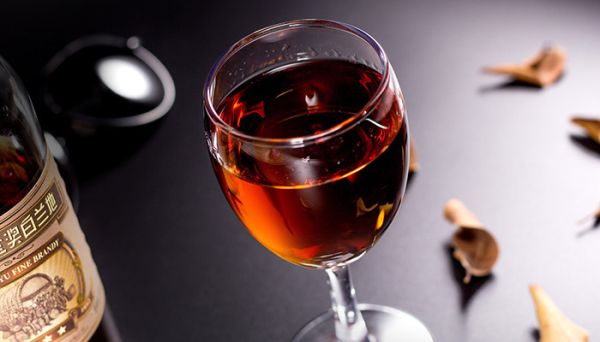 白兰地是什么酒 白兰地是什么酿造的