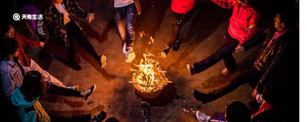 篝火晚会起源于哪个民族 篝火晚会的起源