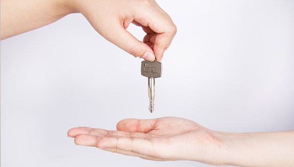 在门外藏钥匙的妙招 在门外藏钥匙的方法